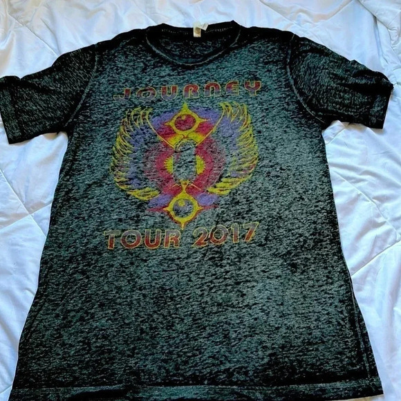 Journey Tour 2017 shirt size large - Picture 1 of 6